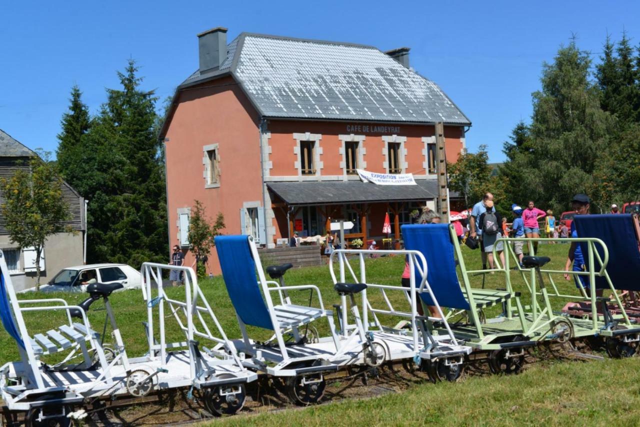 Gite Chez Regine Marcenat (Cantal) Exterior foto